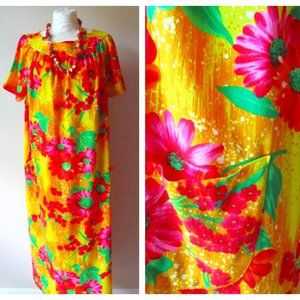 Vintage '60s '70s Hawaiian Style Floral Mumu Dress